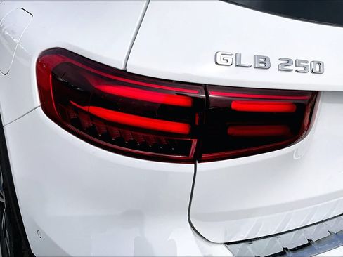 New 2026 Mercedes-Benz GLB 250 image 6