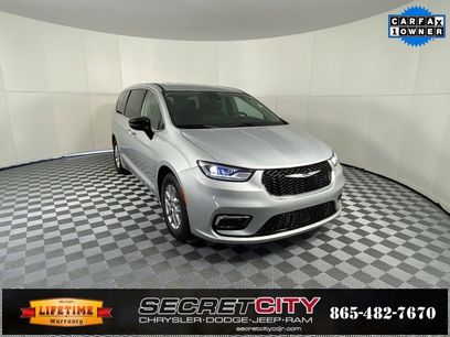 Used 2024 Chrysler Pacifica Touring-L