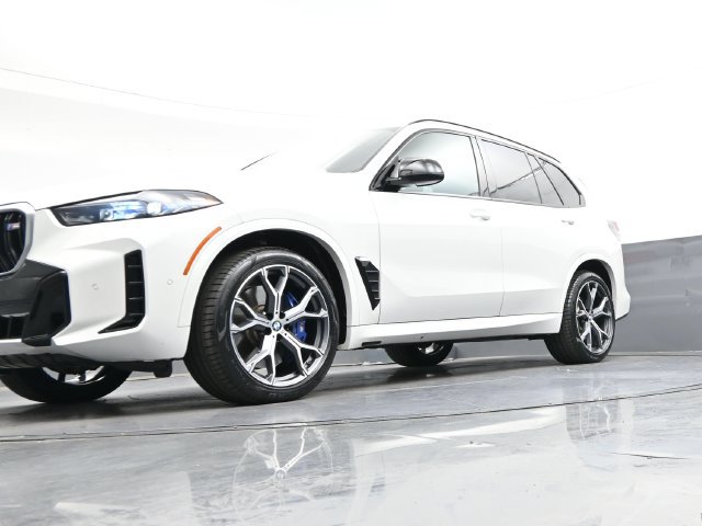 Used 2025 BMW X5 M60i AWD/4WD image 38