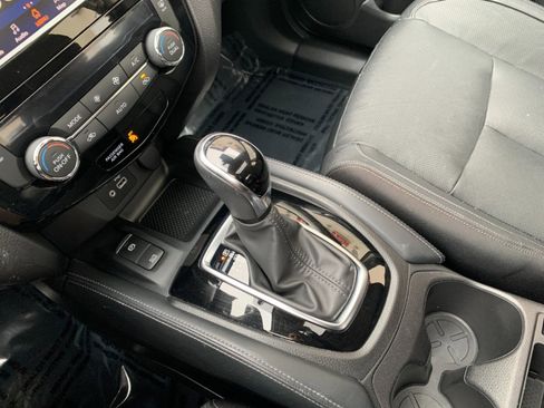 Used 2020 Nissan Rogue Sport SL w/ Premium Package image 18