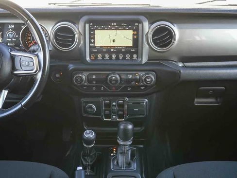 Used 2020 Jeep Wrangler Unlimited Sahara w/ Uconnect 4C Nav & Sound Group AWD/4WD image 13