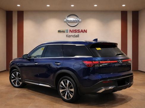 Used 2023 INFINITI QX60 Luxe w/ Cargo Package FWD image 2