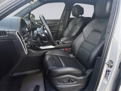 Used 2023 Porsche Cayenne Turbo image 11