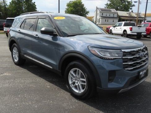 Used 2025 Ford Explorer Active image 1