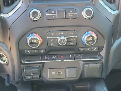 Used 2022 GMC Sierra 1500 AT4 w/ AT4 Preferred Package image 30