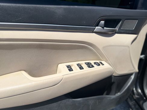 Used 2017 Hyundai Elantra SE FWD image 9