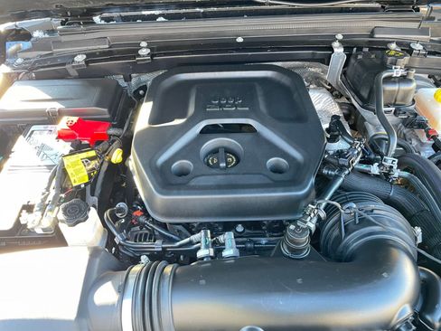 Used 2025 Jeep Wrangler Unlimited Rubicon image 32