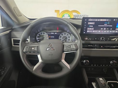 New 2026 Mitsubishi Outlander ES image 13