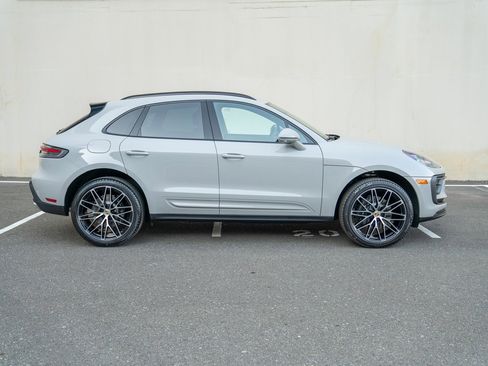 Certified 2025 Porsche Macan image 8