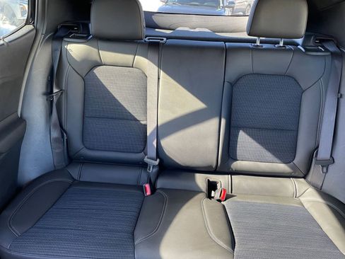 Used 2025 Buick Envista Preferred image 36