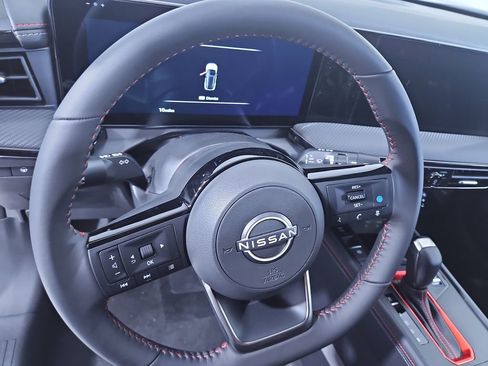 New 2025 Nissan Kicks SR image 14