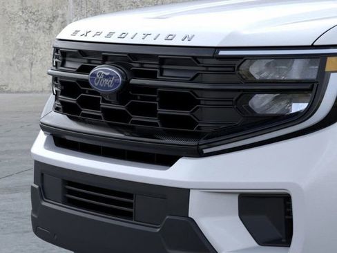 New 2025 Ford Expedition Active image 17