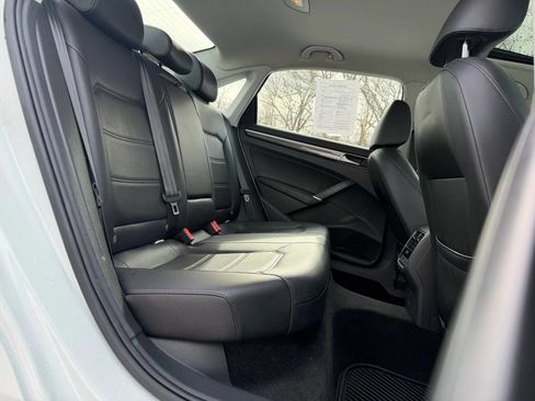 Used 2018 Volkswagen Passat 2.0T SE FWD image 10