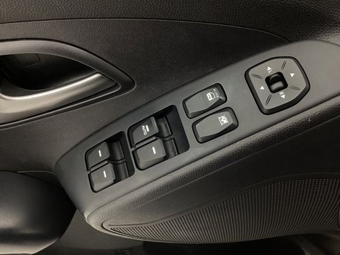 Used 2015 Hyundai Tucson GLS image 36