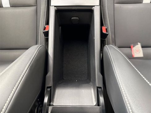 Certified 2026 Toyota Camry Hybrid FWD image 30
