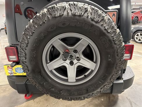 Used 2016 Jeep Wrangler Unlimited Sport AWD/4WD image 17