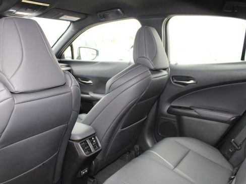 Certified 2022 Lexus UX 200 F Sport w/ Accessory Package (Z2) FWD image 8