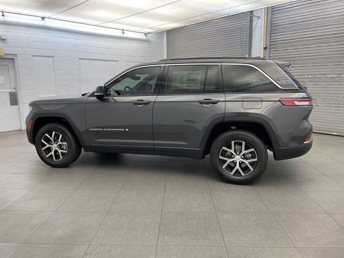 New 2025 Jeep Grand Cherokee Limited w/ Luxury Tech Group II image 5