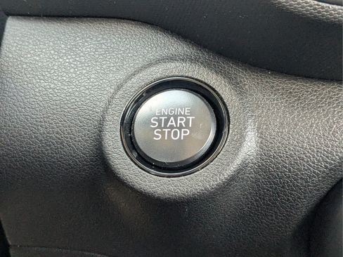 Used 2024 Hyundai Venue SEL FWD image 33