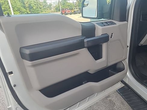 Used 2018 Ford F150 XL w/ Equipment Group 101A Mid AWD/4WD image 12