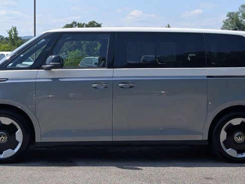 Used 2025 Volkswagen ID. Buzz Pro S Plus RWD image 2