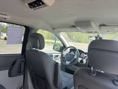 Used 2010 Dodge Grand Caravan Hero FWD image 22