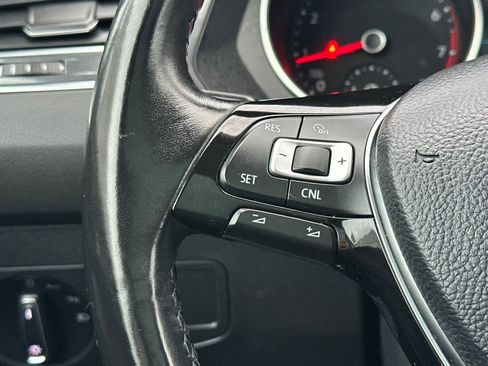 Used 2018 Volkswagen Tiguan SE w/ Panoramic Sunroof Package image 27