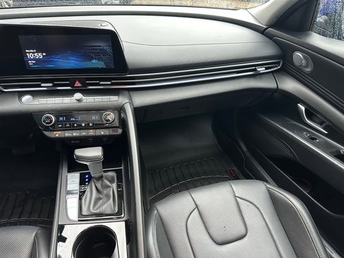Used 2023 Hyundai Elantra Limited image 18