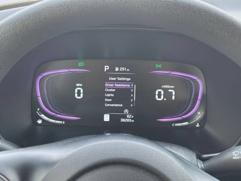 Used 2025 Kia Soul LX w/ LX Technology Package FWD image 35