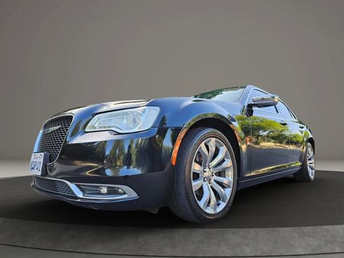 Used 2018 Chrysler 300 Limited image 2