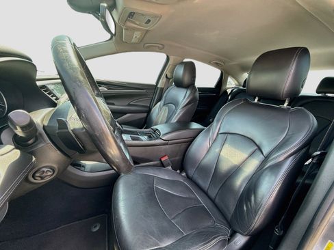 Used 2018 Buick LaCrosse Essence FWD image 11