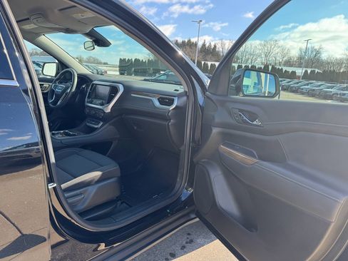 Used 2023 GMC Acadia SLE w/ Driver Convenience Package image 13