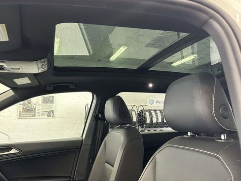 Certified 2021 Volkswagen Tiguan SE R-Line image 23