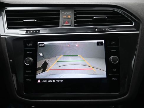 Used 2021 Volkswagen Tiguan SE R-Line image 12