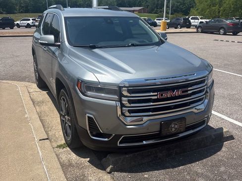 Used 2023 GMC Acadia SLT w/ Technology Package AWD/4WD image 3