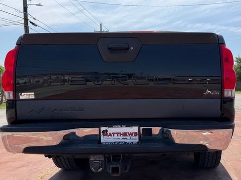 Used 2005 Chevrolet Avalanche Z71 w/ Preferred Equipment Group AWD/4WD image 5