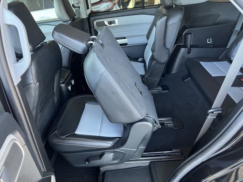 Used 2023 Ford Explorer XLT w/ Equipment Group 202A AWD/4WD image 21