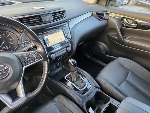 Used 2017 Nissan Rogue Sport SL w/ SL Premium Package image 24