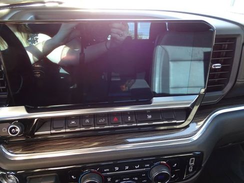 Used 2023 Chevrolet Silverado 1500 LT w/ Leather Package AWD/4WD image 11