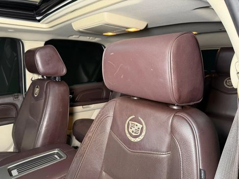 Used 2012 Cadillac Escalade Platinum AWD/4WD image 31
