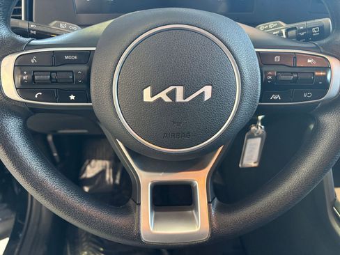Used 2025 Kia Sportage LX image 32