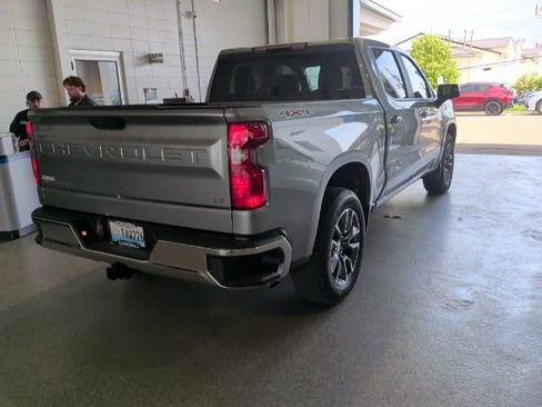 Used 2025 Chevrolet Silverado 1500 LT AWD/4WD image 3
