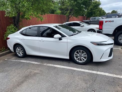 Used 2025 Toyota Camry LE image 6