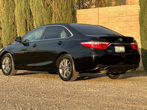 Used 2017 Toyota Camry image 6