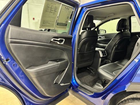 Used 2025 Kia Sportage EX FWD image 19
