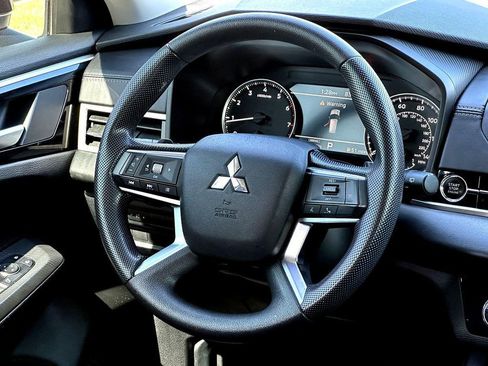 Used 2024 Mitsubishi Outlander ES FWD image 31