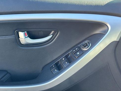 Used 2014 Hyundai Elantra GT w/ Option Group 03 image 17
