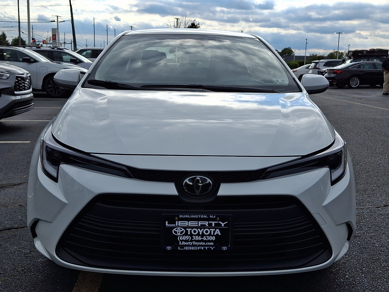 Used 2026 Toyota Corolla LE FWD image 2