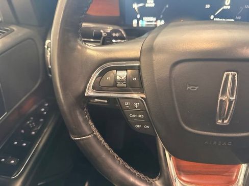 Used 2019 Lincoln Navigator Select AWD/4WD image 25