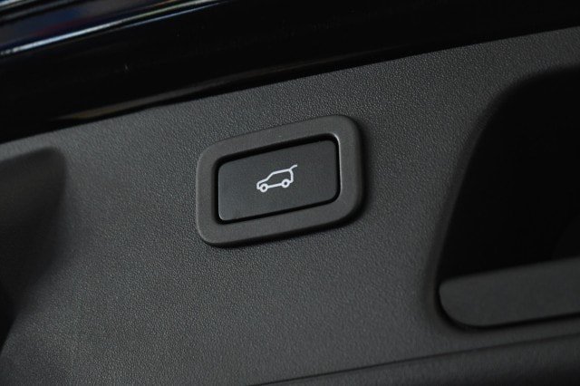 Used 2020 Jaguar E-PACE SE AWD/4WD image 18